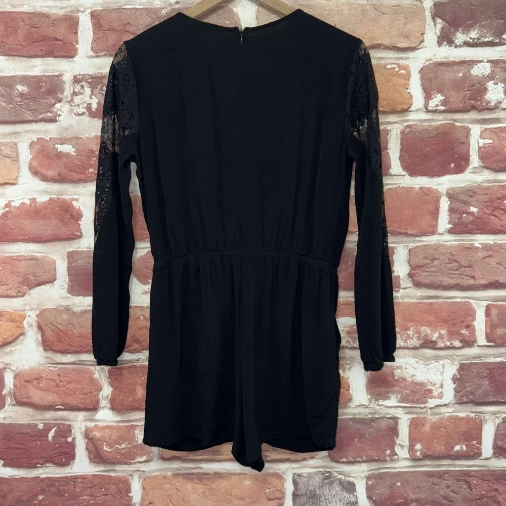 BB Dakota Shorts Romper Women's Medium Black Floral Lace Accent Pocketed Casual